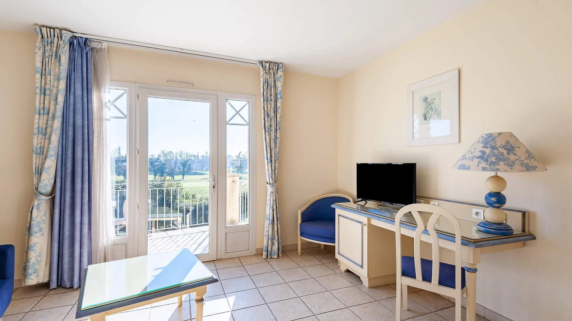 Residhotel Golf Grand Avignon Vedène Francia